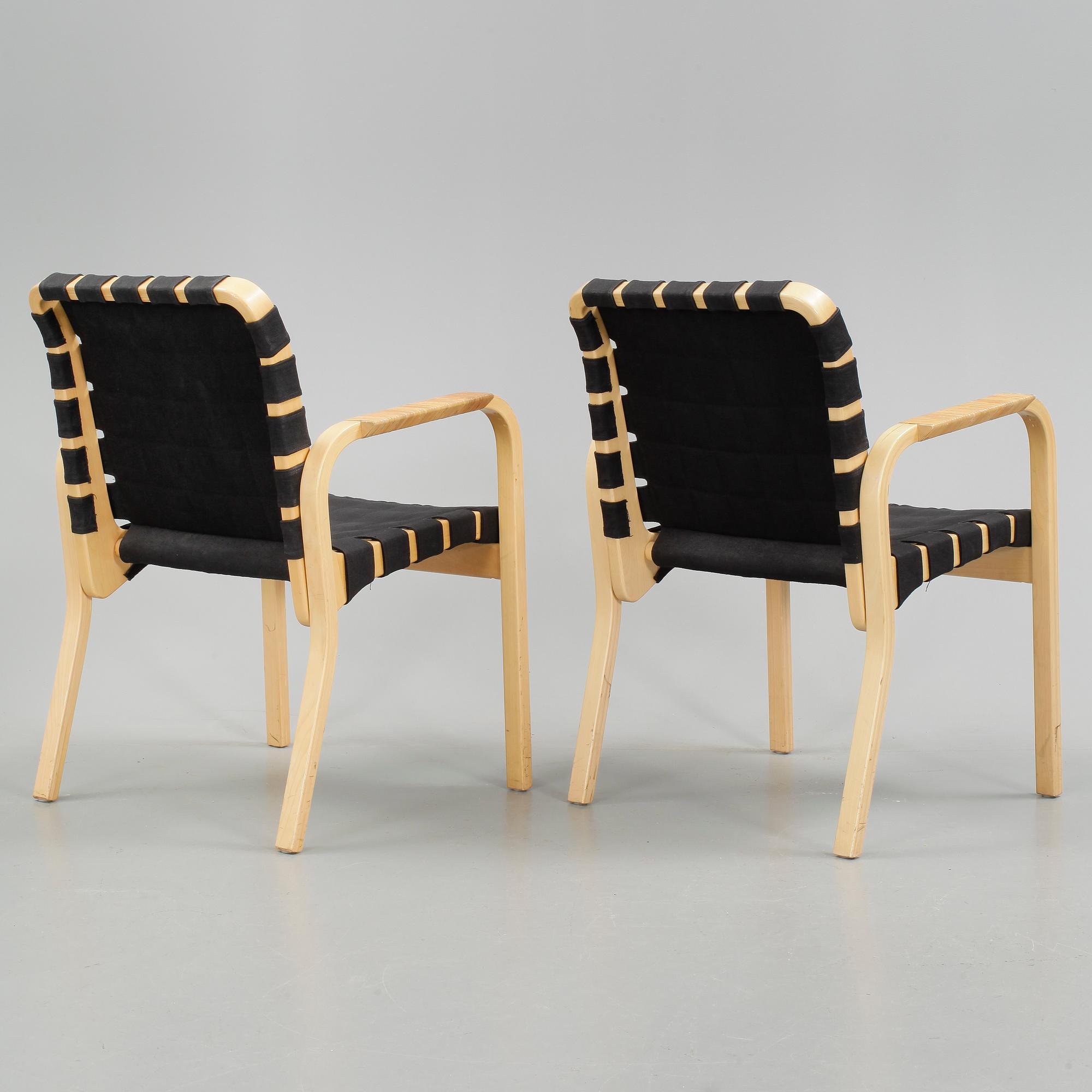 KARMSTOLAR, 2 st, modell 45, Alvar Aalto, Artek. Modellen formgiven 1947.