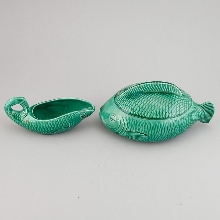 Two pieces faiance fish service by Sarreguemines, France.