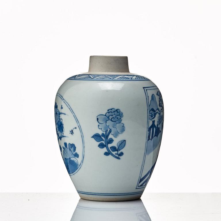 Kruka, porslin. Qingdynastin, Kangxi (1662-1722).