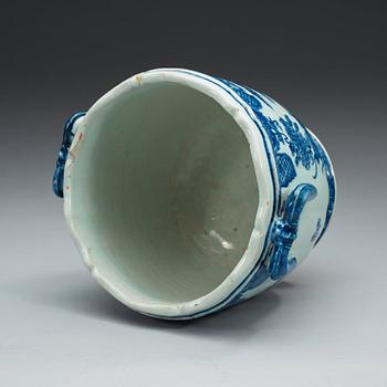 A large blue and white wine cooler, Qing dynasty, Qianlong (1736-95).