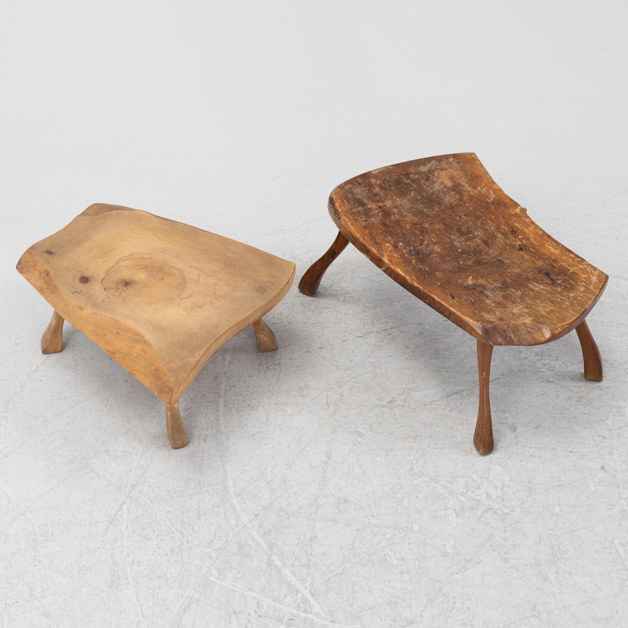 Pallar/sidobord, 2 st, 1900-talets mitt.