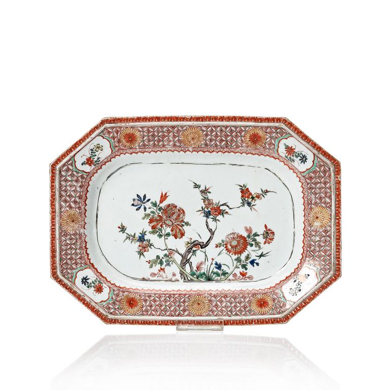 Stekfat, kompaniporslin. Qingdynastin, Kangxi (1662-1722).