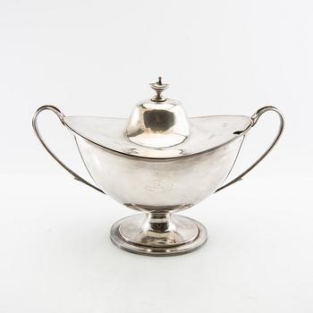 Tureen with lid, first half of the 20th century, silver plate.