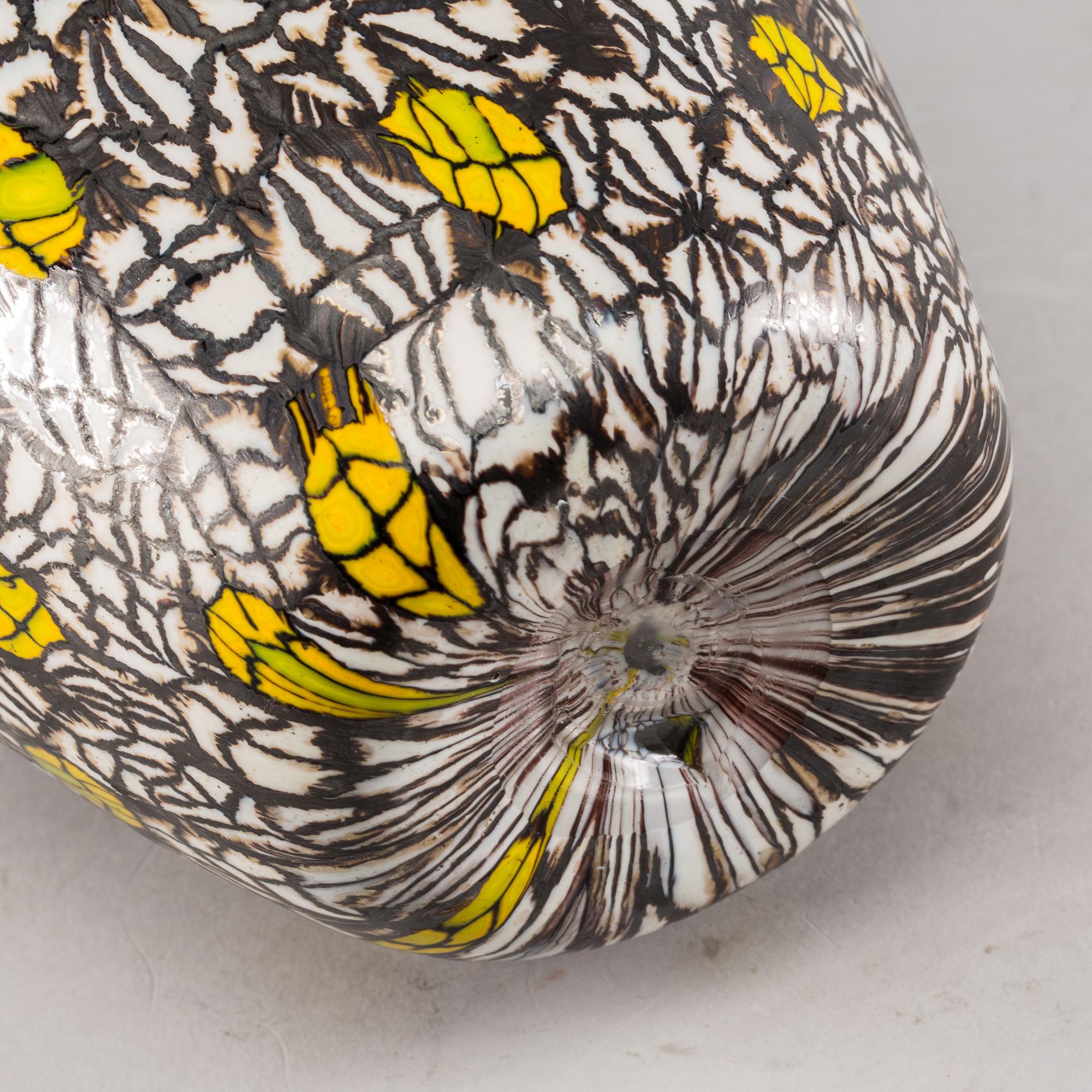 A VITTORIO FERRO GLASS VASE FOR FRATELLI PAGNIN AROUND 1990-2000.