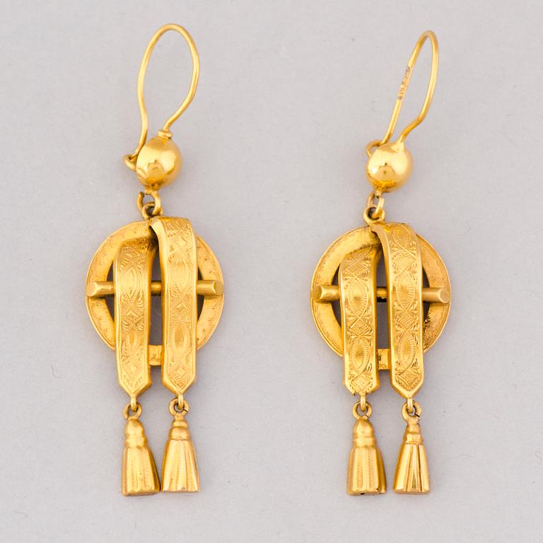 ÖRHÄNGEN, 18K guld. Wilhelm Pettersson, Åbo 1882.