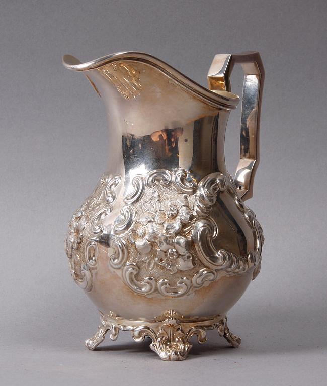 GRÄDDKANNA, silver. Nyrokoko. London 1845-6.