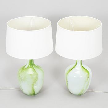 Tamara Aladin, pöytävalaisinpari, "Koralli" Riihimäen Lasi, Orno. Tuotannossa 1975-1976.