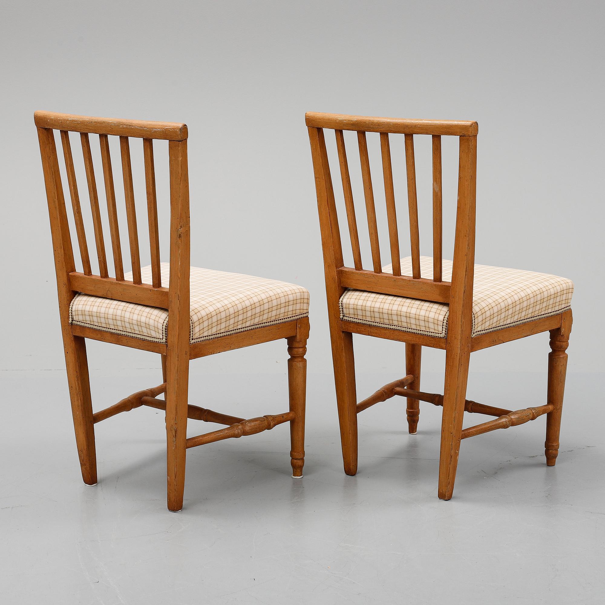 A pair of gustavian chairs, early 19th century.