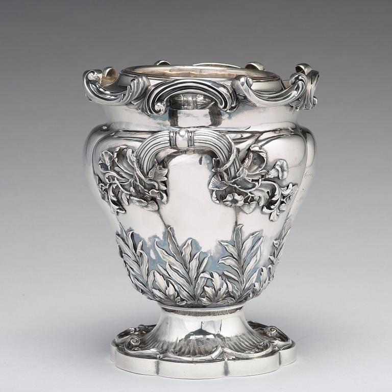 An English 19th century silver wine cooler, mark of William Ker Reid, London 1836.