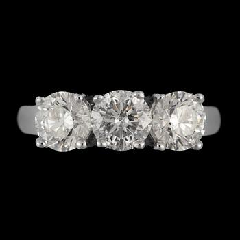 Diamantgradering, A diamond, 3.15 cts in total, ring. Quality circa H/I1.