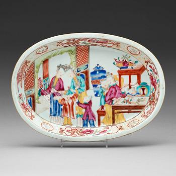 A famille rose dish, Qing dynasty, Qianlong (1736-95).