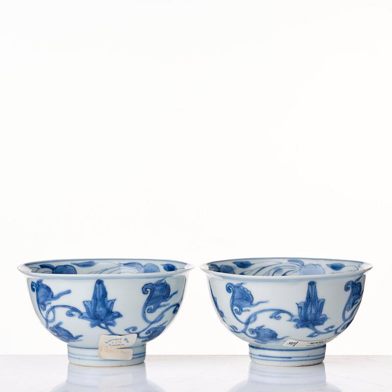 Skålar, ett par, porslin. Ming dynastin, Wanli, 1600-tal med Chenghua märke.