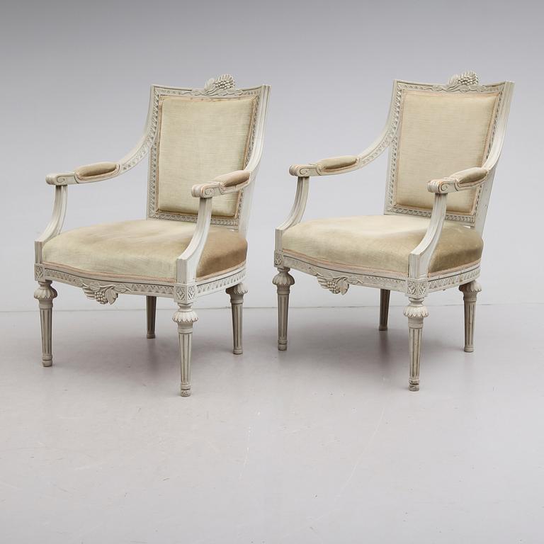 KARMSTOLAR, 1 par, gustaviansk stil, 1900-talets första hälft.