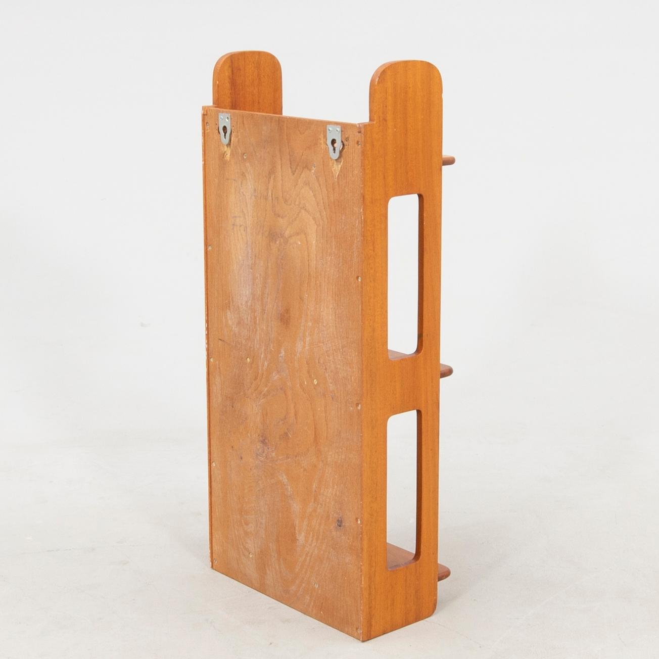 Josef Frank, vägghylla modell 2085 för Firma Svenskt Tenn.