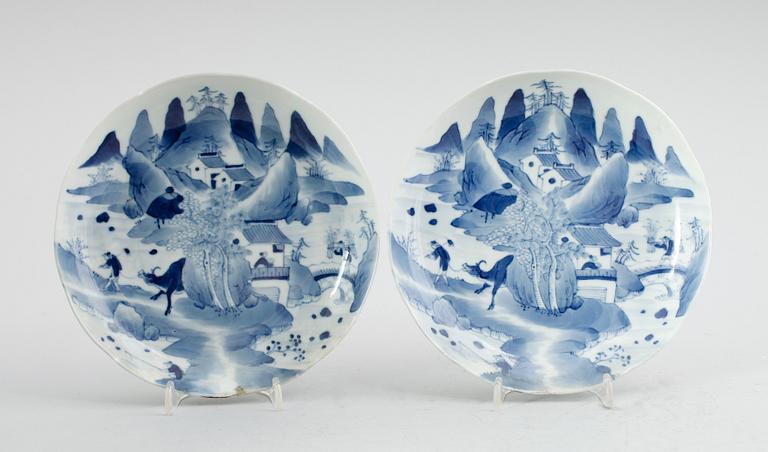 TALLRIKAR, 1 par, porslin, Kina, 1800-tal.