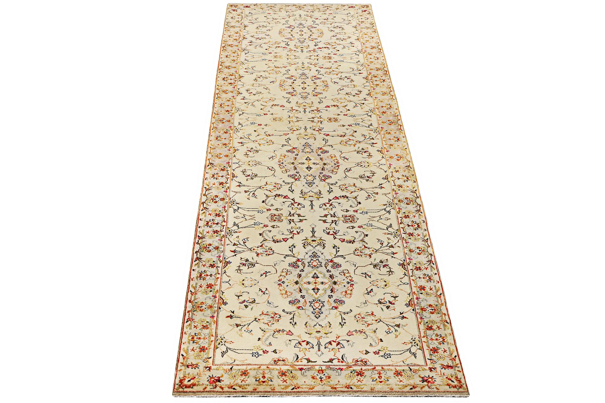 A Kashan runner carpet, c. 385 x 98 cm.
