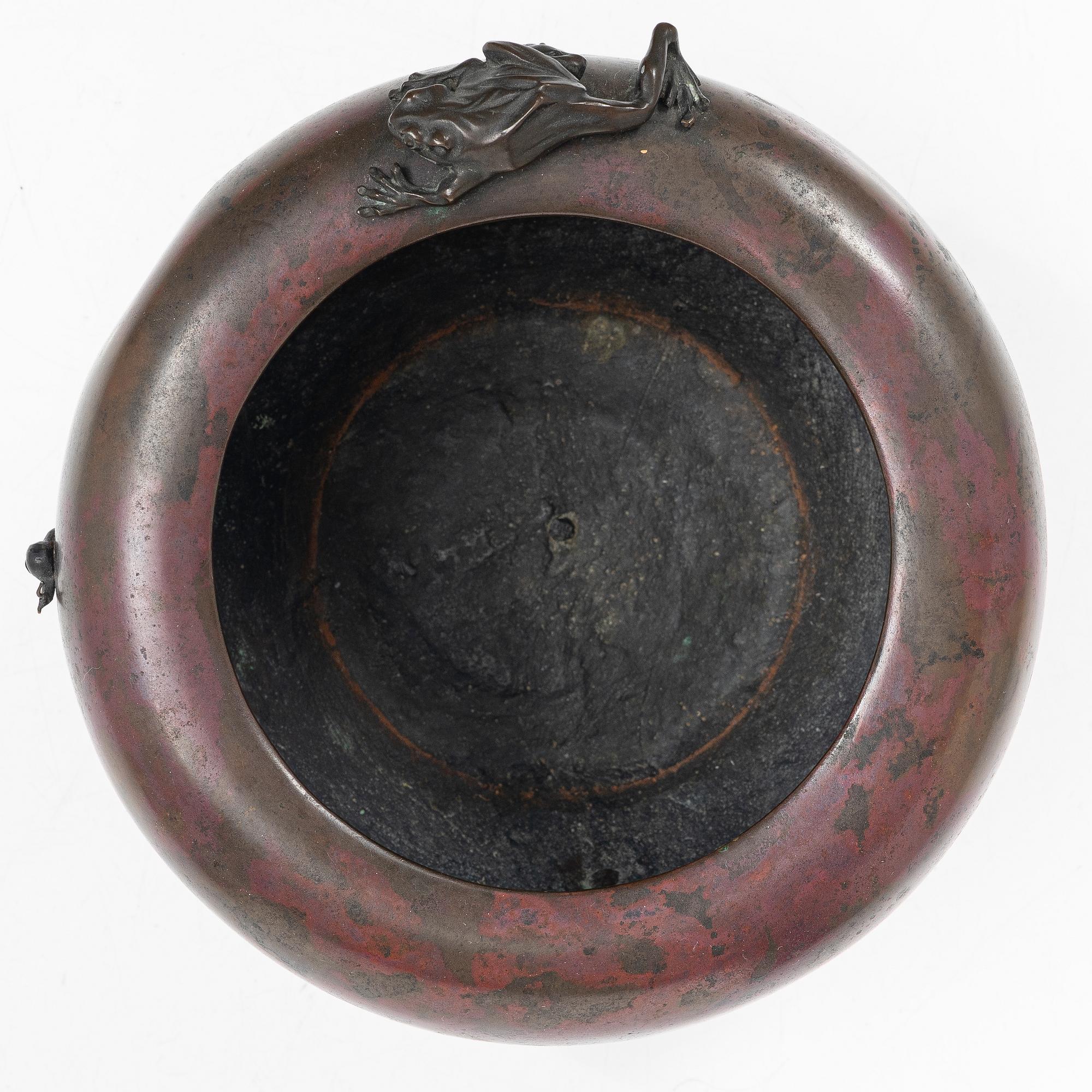 A Japanese bronze bowl / censer, Meiji (1868-1912).