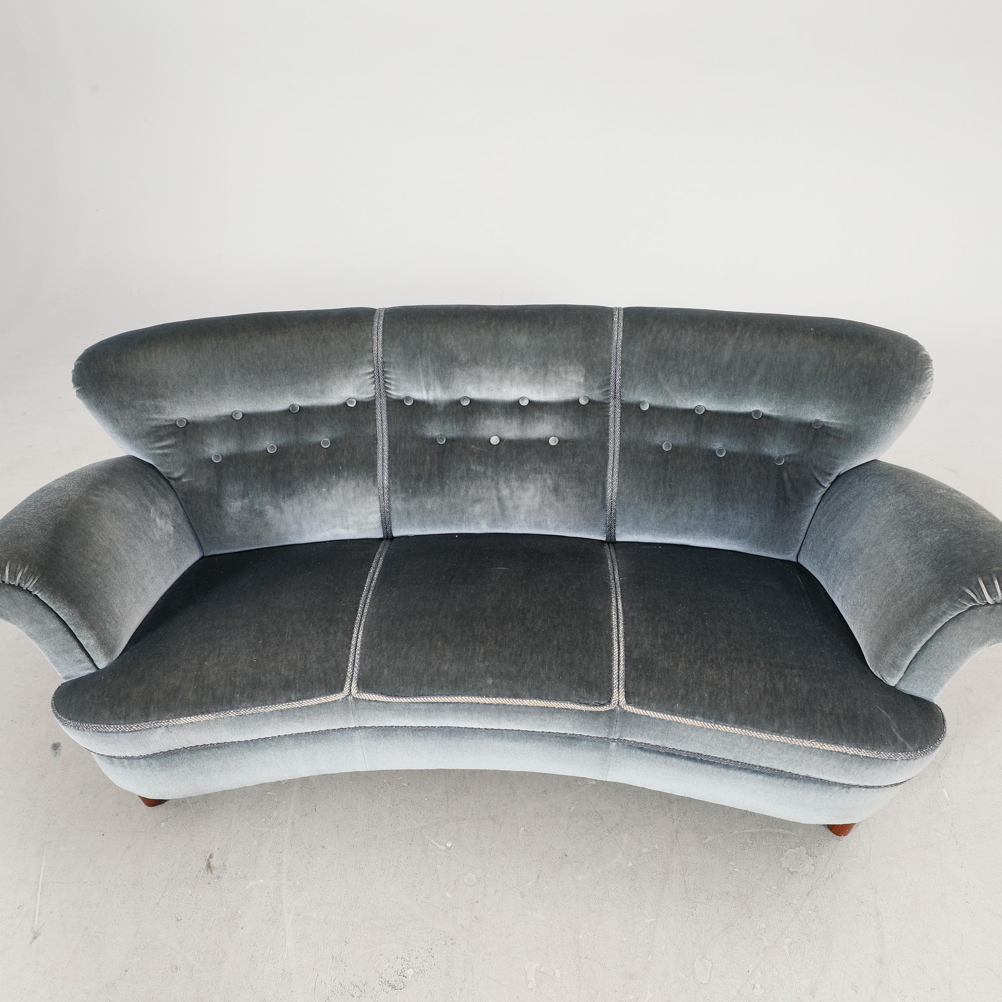 A 1940/50s sofa.