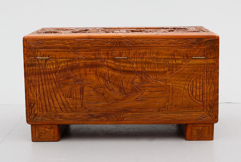 KAMFERKISTA, 1900-talets mitt.