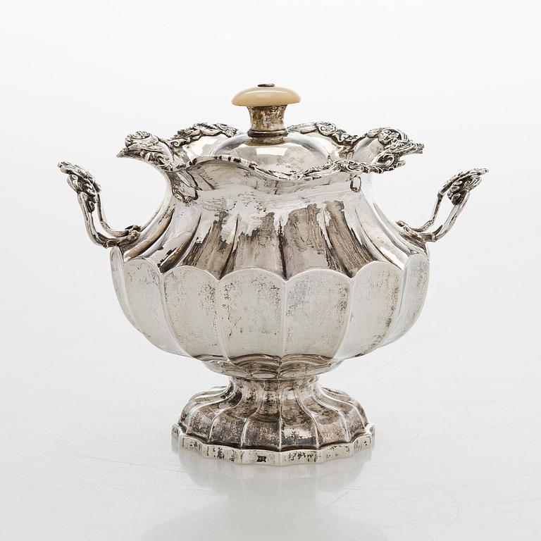 A silver sugar bowl, Moscow 1844. Unidentified maker's mark.