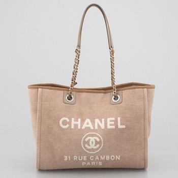 Chanel, "Deauville" Shopping tote, 2014-2015.