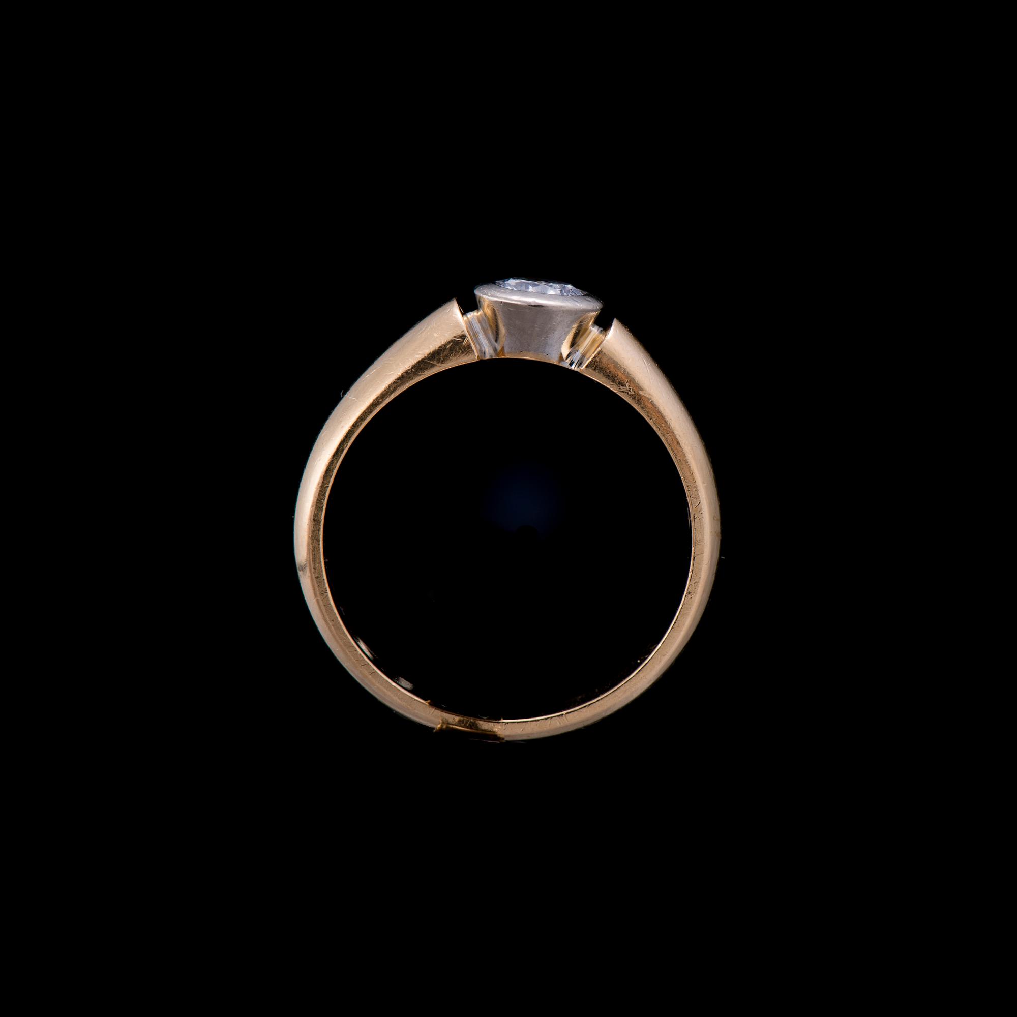 RING, 18K guld, briljantslipad diamant. Vikt ca 5,7 g.