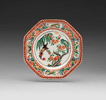 142. A set of eight famille verte dishes, Qing dynasty Kangxi (1662-1722).