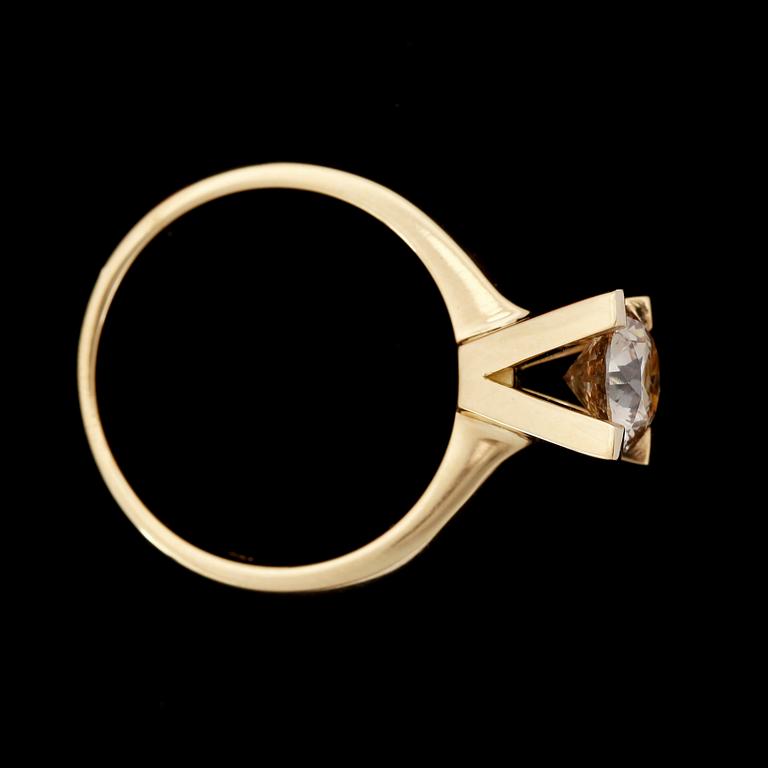 RING, 18k guld med briljantslipad diamant tot ca1,15ct. 2000-tal.