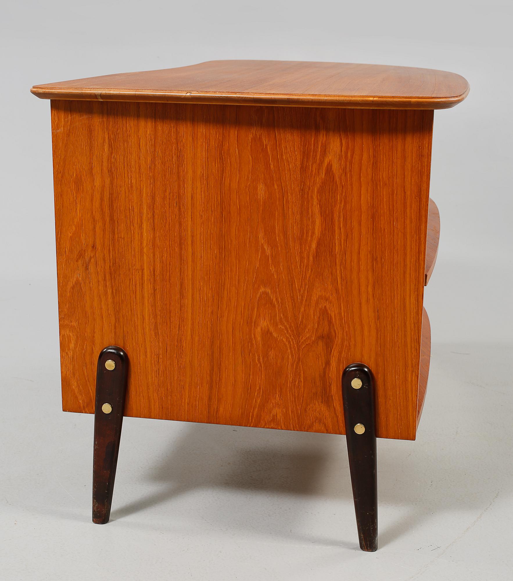 SKRIVBORD, 1900-talets mitt/andra hälft.