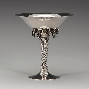 A Georg Jensen 830/1000 silver bowl, Copenhagen 1921, design nr 263.