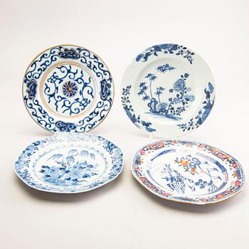 A set of ten different Chinese porcelain plates 18/19th century.