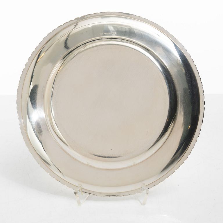 12 plates and 12 side plates, silver, marks of GAB and Edlund's silverware factory, Stockholm 1946 and 1974.