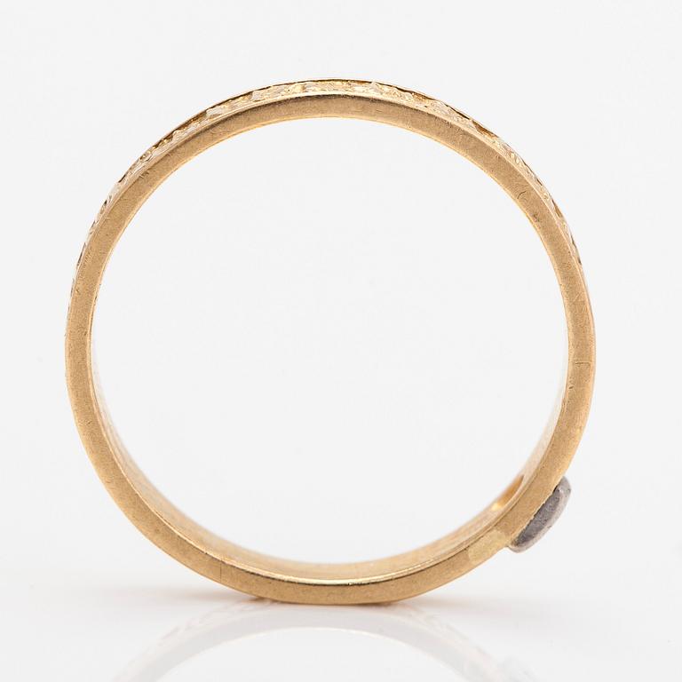 Björn Weckström, An 18K gold ring 'Timanttikihla' with a ca. 0.02 ct diamond. Lapponia 1970.