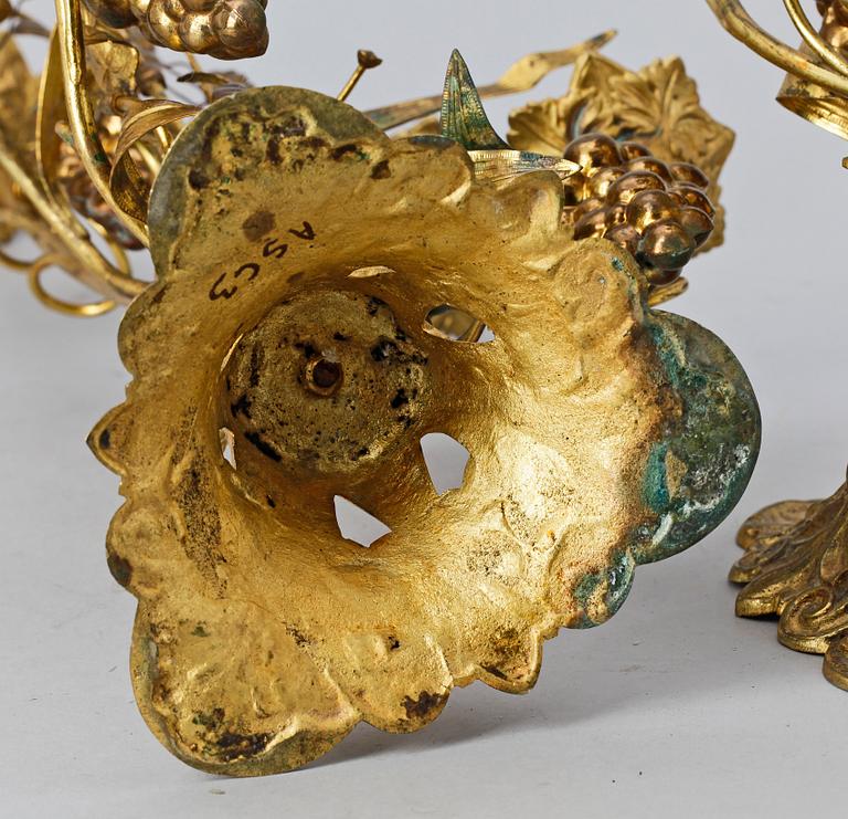 KANDELABRAR, ett par, mässing, sk skördekandelabrar, 1900-talets början.