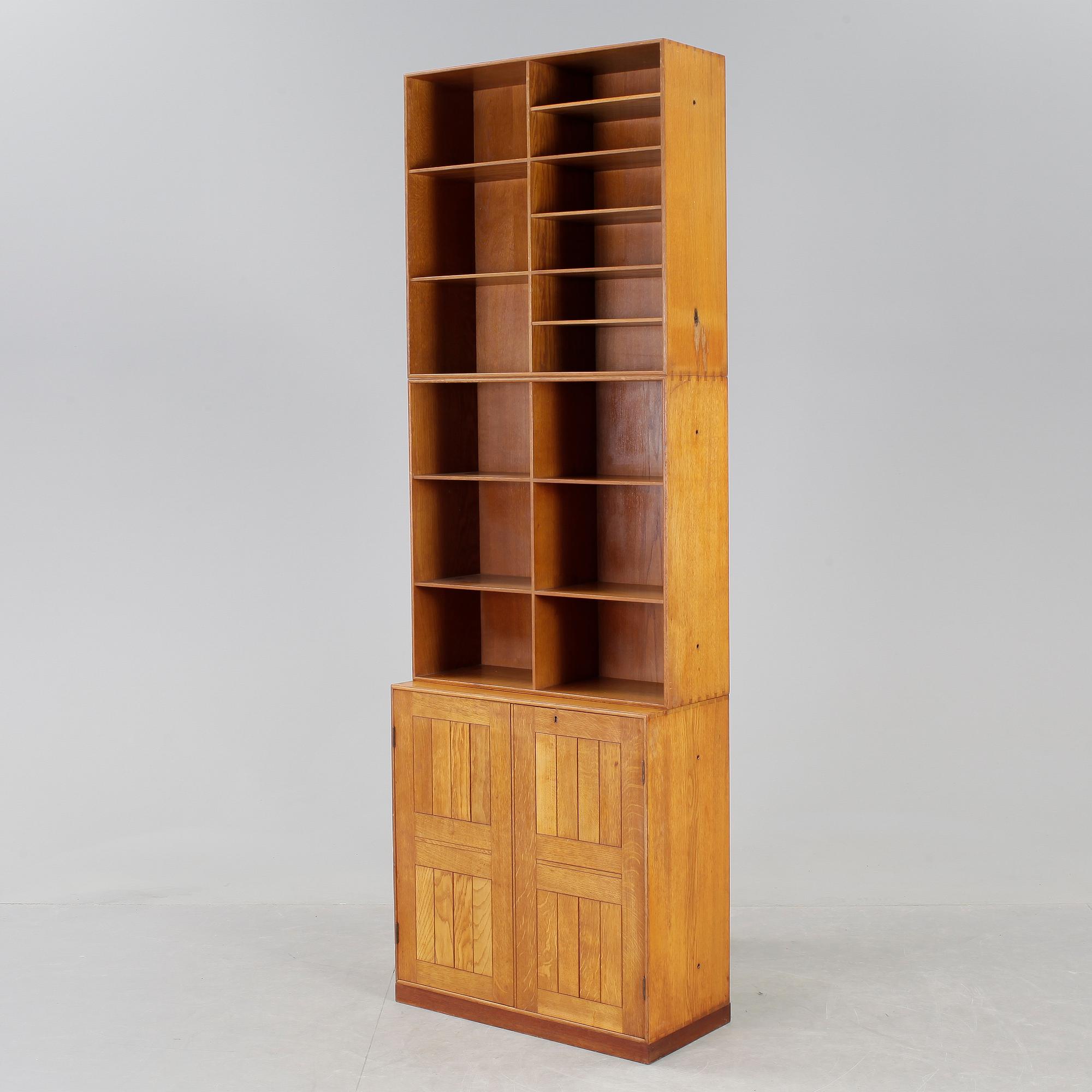 MOGENS KOCH, hyllsektioner 3 st, samt sockel, för Rud Rasmussens snickerier, Köpenhamn, Danmark. Etikettmärkta.