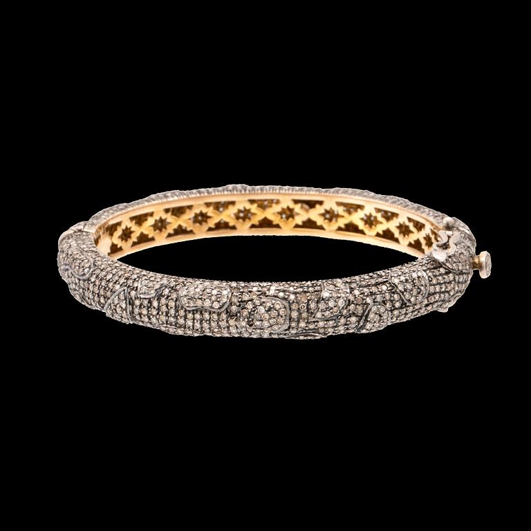 Bracelet white and yellow gold with round single-cut diamonds, Gem Palace Jaipur India.