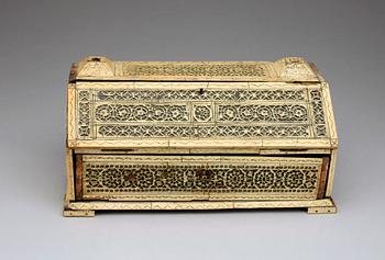 SKRIN (urspr lådspegel), snidat ben, trol Archangelsk 1700/1800-tal.