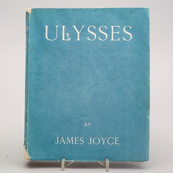 James Joyce, "Ulysses" paperback book 1928.