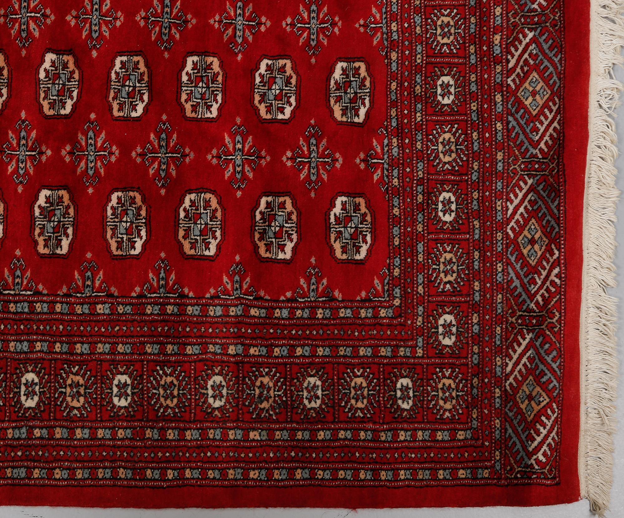 MATTA, Pakistan, signerad, 254 x 172 cm, 1900-talets andra hälft.