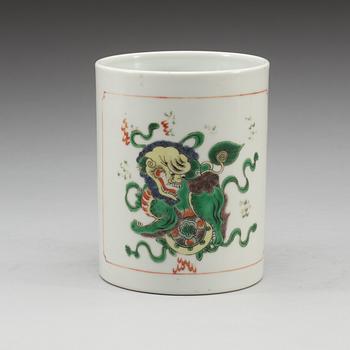 A famille verte brush pot, Qing dynasty, 18th Century.