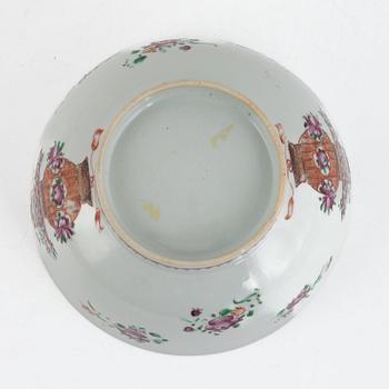 A Chinese porcelain bowl, Qing dynasty, Qianlong (1736-95).