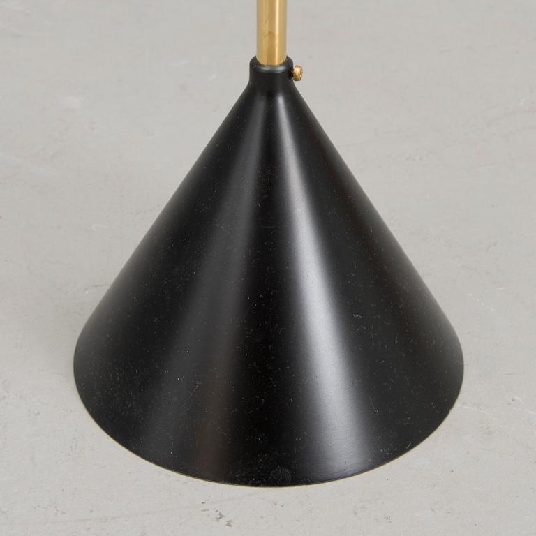 TAPIO WIRKKALA, GOLVLAMPA, modell K 10-11, Idman, 1900-talets mitt.