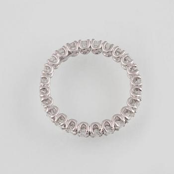 RING, 18K vitguld med fasettslipade diamanter ca 1,58 ct. Vikt 2,6 gram.