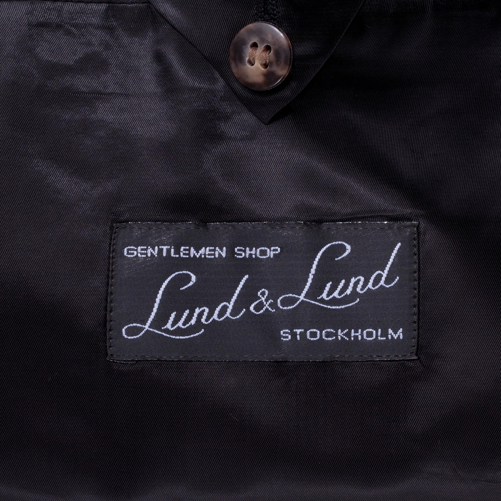 EDUARD DRESSLER, kostym bestående av kavaj samt byxa. Storlek 52.