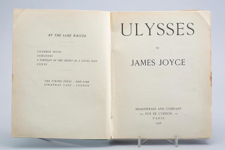 James Joyce, "Ulysses" paperback book 1928.