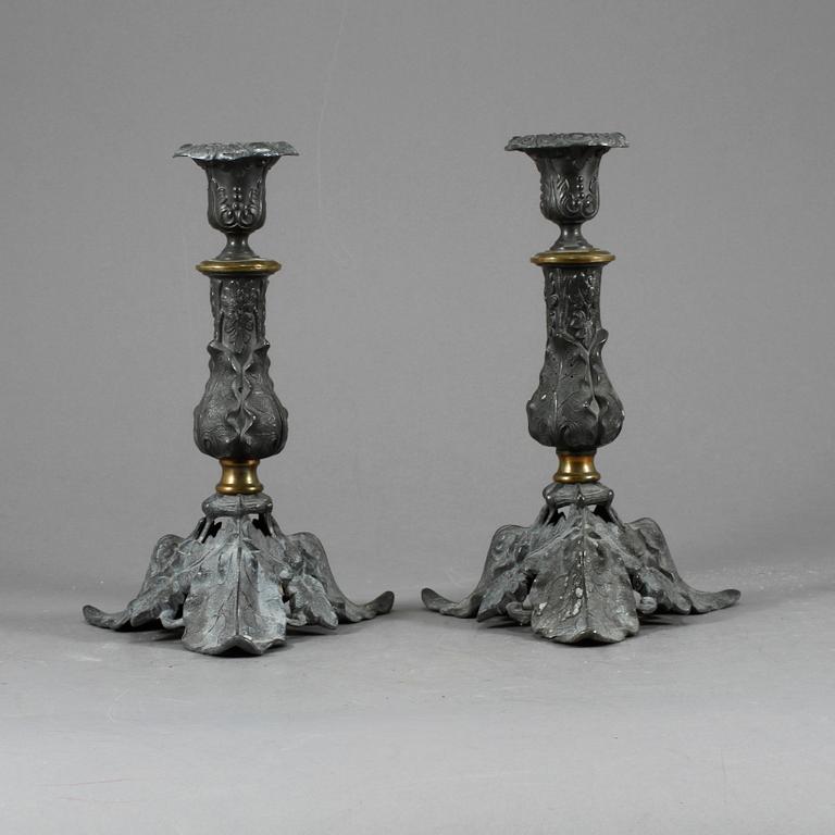 LJUSSTAKAR, ett par, 1800-talets slut.