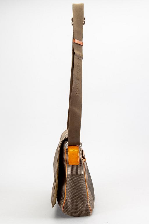 Louis Vuitton "Mesaju", axelväska.