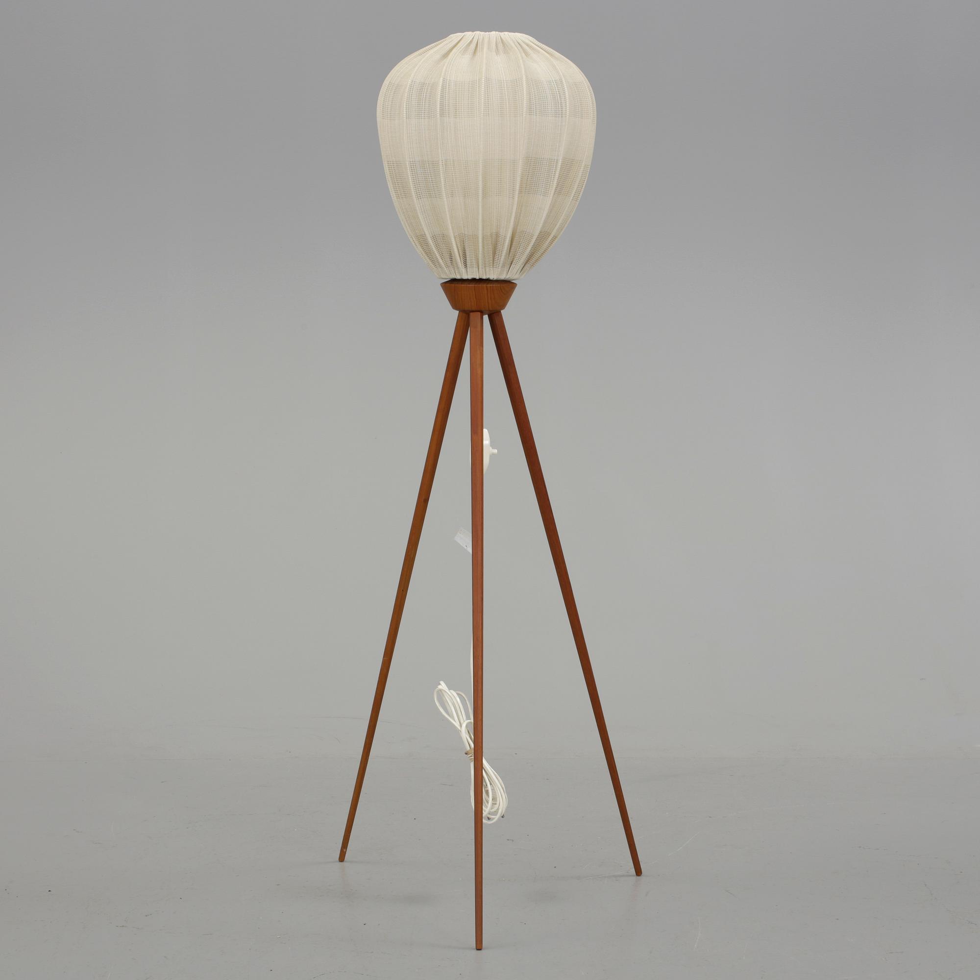 GOLVLAMPA, 1900-talets andra hälft.