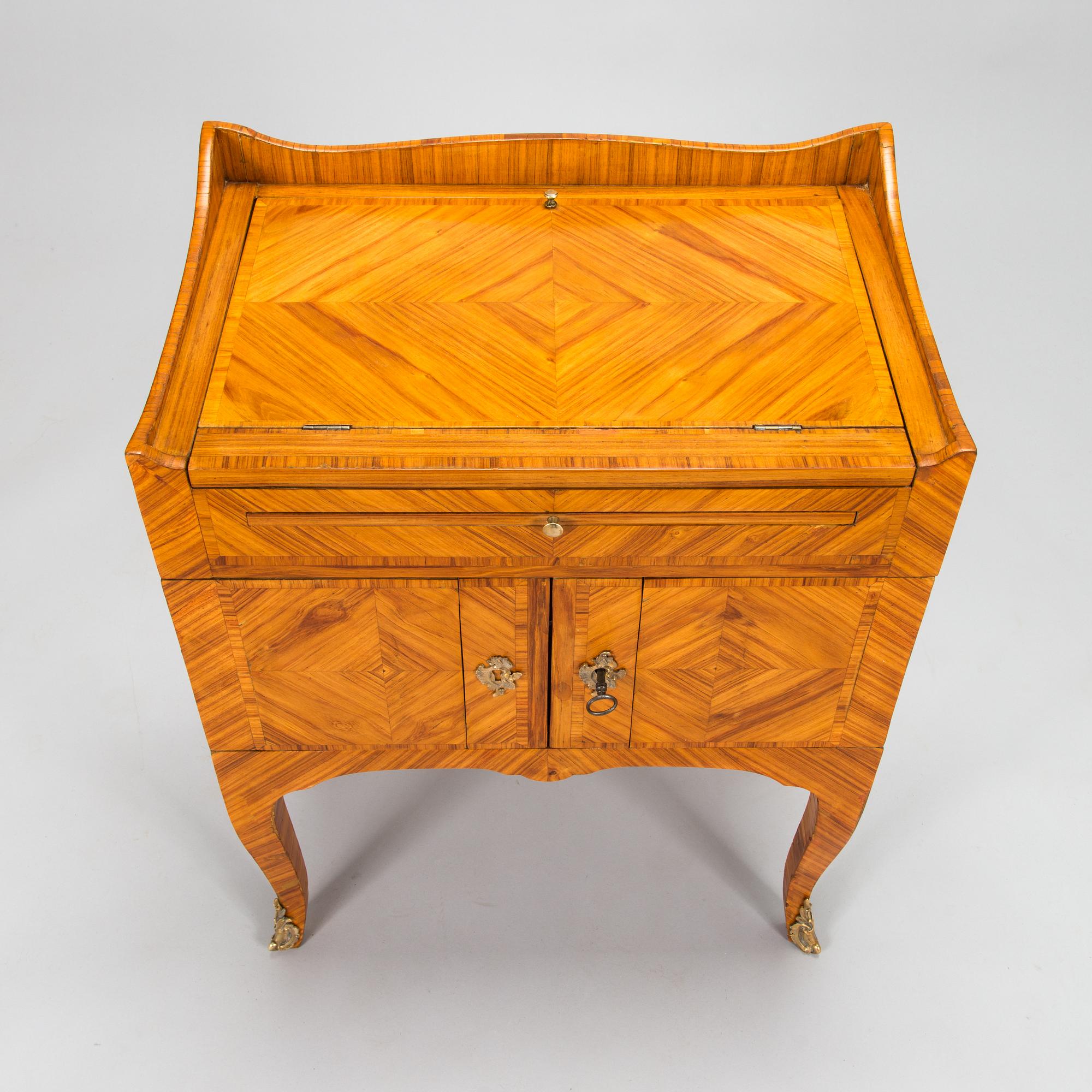 Instrumentskåp / notskåp, 1700-talets slut.