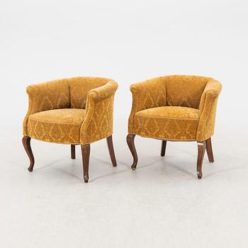 A pair of 1930/40s armchairs.